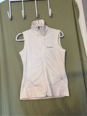 Columbia Cream Sleeveless Zip Fleece Vest
